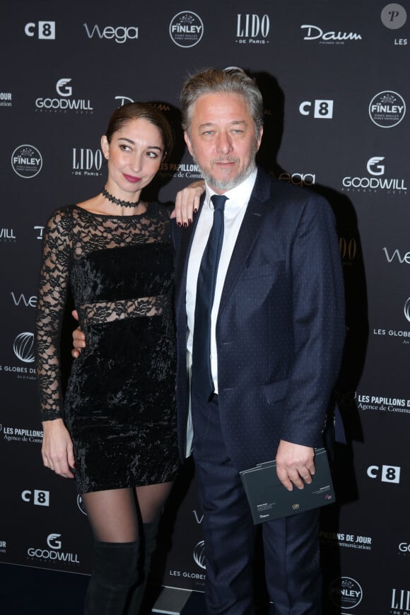 Nicolas Briançon et sa femme Karine Orts-Briançon au photocall de la 11ème cérémonie des Globes de Cristal au Lido à Paris le 30 janvier 2017. © CVS / Bestimage 