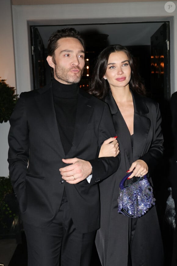 Ce jeudi 31 octobre 
Info - Ed Westwick et sa femme Amy Jackson attendent leur premier enfant - Paris, FRANCE - Amy Jackson et Ed Westwick se promènent bras dessus bras dessous après un dîner romantique au restaurant Laurent à Paris. Sur la photo : Ed Westwick, Amy Jackson