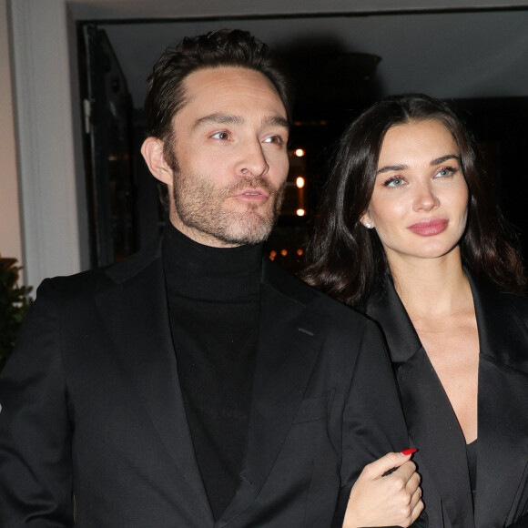 Ce jeudi 31 octobre 
Info - Ed Westwick et sa femme Amy Jackson attendent leur premier enfant - Paris, FRANCE - Amy Jackson et Ed Westwick se promènent bras dessus bras dessous après un dîner romantique au restaurant Laurent à Paris. Sur la photo : Ed Westwick, Amy Jackson