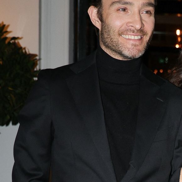 Paris, FRANCE - Amy Jackson et Ed Westwick se promènent bras dessus bras dessous après un dîner romantique au restaurant Laurent à Paris. Sur la photo : Ed Westwick, Amy Jackson