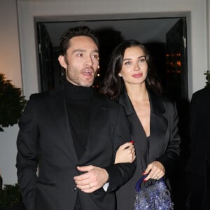 Paris, FRANCE - Amy Jackson et Ed Westwick se promènent bras dessus bras dessous après un dîner romantique au restaurant Laurent à Paris. Sur la photo : Ed Westwick, Amy Jackson