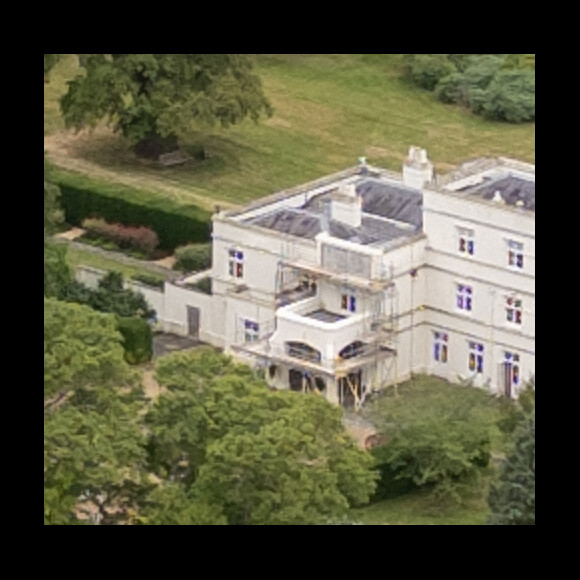Des pressions ont également été exercées pour qu'Andrew quitte le Royal Lodge et s'installe dans une résidence plus petite.
Le roi Charles III d'Angleterre, devrait prochainement expulser son frère, le prince Andrew, duc d'York, de la résidence Royal Lodge.