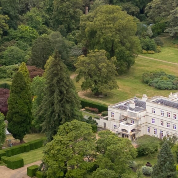 The Sun a aussi révélé que le roi avait licencié les dix membres de la garde rapprochée d'Andrew.
Le roi Charles III d'Angleterre, devrait prochainement expulser son frère, le prince Andrew, duc d'York, de la résidence Royal Lodge.