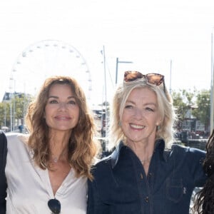 Même si elle a de bons rapports avec eux, Ingrid a choisi de ne pas inviter les autres acteurs de Demain nous appartient à son mariage...
Manel El Hajaoui, Ingrid Chauvin, Luce Mouchel et Nelly Lawson assistent au photocall Demain nous appartient lors du 26e Festival de la fiction de La Rochelle, le 15 septembre 2024 à La Rochelle, France.