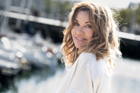 Ingrid Chauvin participe au photocall Demain nous appartient lors du 26e Festival de la fiction de La Rochelle, le 15 septembre 2024 à La Rochelle, France.