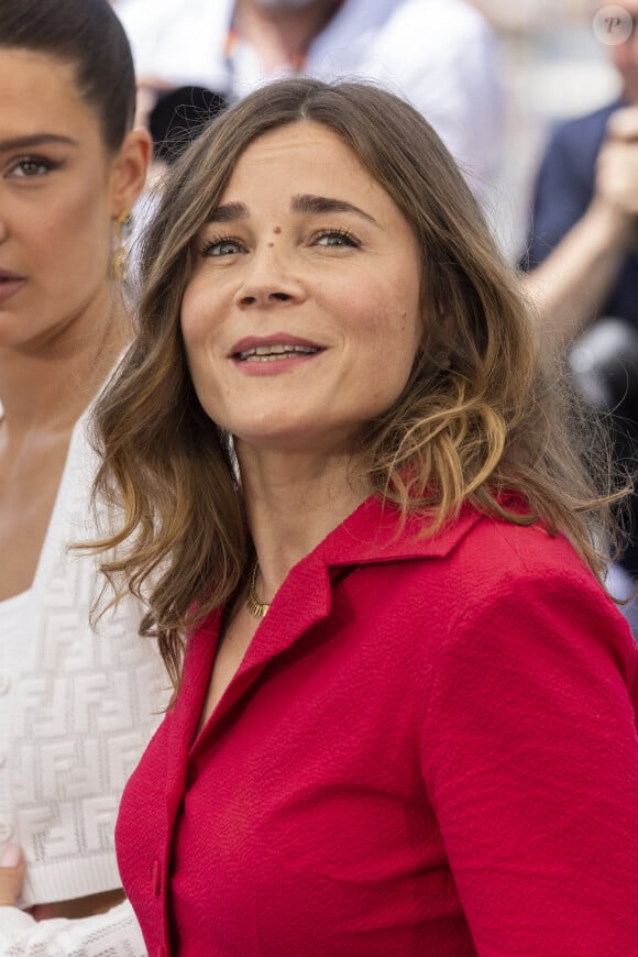 Blanche Gardin - Photocall de "Fumer Fait Tousser (Smoking Causes Coughing)" lors du 75ème Festival International du Film de Cannes, le 21 mai 2022. © Cyril Moreau/Bestimage 