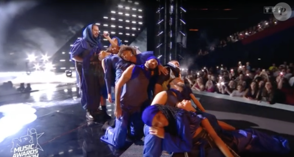 Slimane sur la scène des NRJ Music Awards.