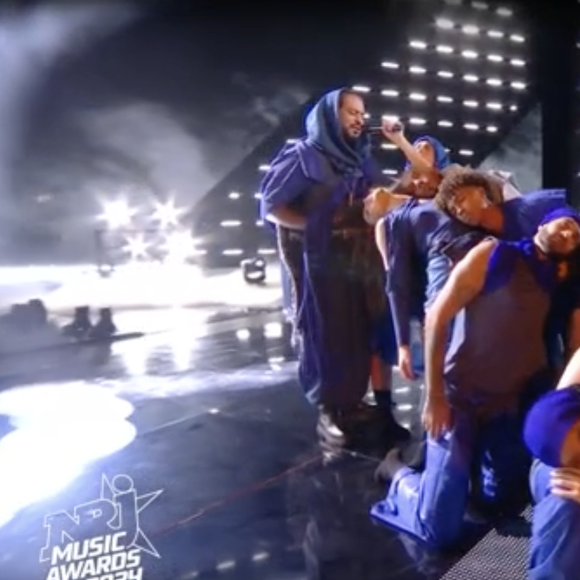 Slimane sur la scène des NRJ Music Awards.