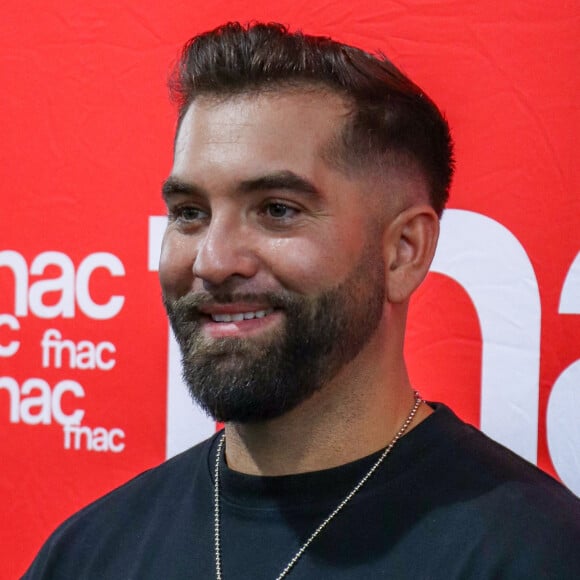 Exclusif - Kendji Girac en séance de dédicaces à l'occasion de la sortie de son nouvel album ''Vivre'' à la FNAC Croix-Blanche de Sainte-Geneviève-des-Bois, France, le vendredi 4 octobre 2024. 