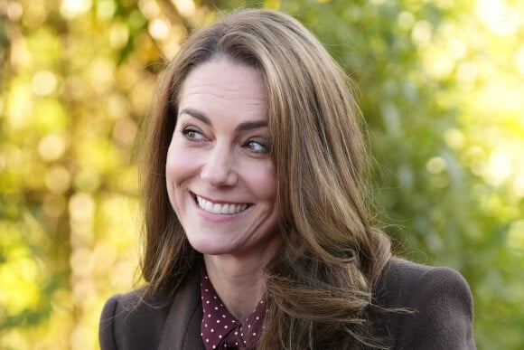 "William est très désireux qu'elle fasse son retour, mais cela ne signifie pas nécessairement que nous allons la voir enchaîner les engagements les uns après les autres..." 
Catherine (Kate) Middleton, princesse de Galles, visite le centre communautaire de Southport pour rencontrer les familles des personnes prises dans l'attaque au couteau de Southport plus tôt cette année, à Southport, Merseyside, Royaume-Uni, le 10 octobre 2024. © Danny Lawson/WPA-Pool/Bestimage 