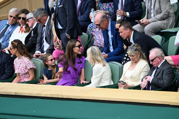 Catherine (Kate) Middleton avec la princesse Charlotte et Pippa Middleton dans les tribunes de la finale du tournoi de Wimbledon 2024, le 14 juillet 2024. 