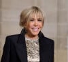 Brigitte Macron est connue depuis de nombreuses années maintenant pour son chic légendaire.
Brigitte Macron lors de l'accueil par le couple présidentiel français du président du Kazakhstan au palais de l'Elysée à Paris pour un dîner d'état. © Dominique Jacovides / Bestimage