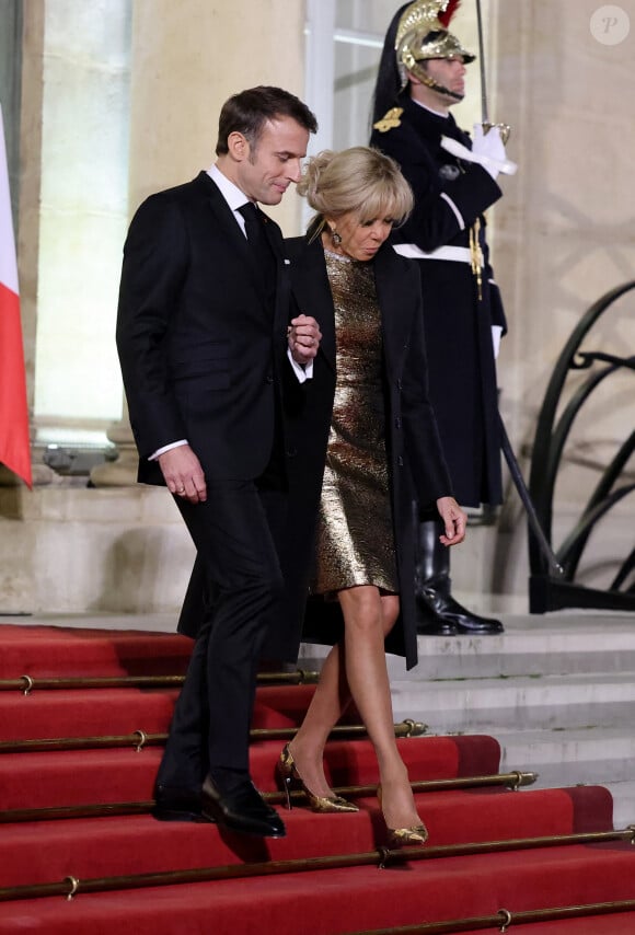 Le président Emmanuel Macron et sa femme Brigitte Macron lors de l'accueil par le couple présidentiel français du président du Kazakhstan au palais de l'Elysée à Paris pour un dîner d'état le 5 novembre 2024. © Dominique Jacovides / Bestimage