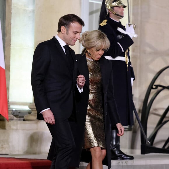 Le président Emmanuel Macron et sa femme Brigitte Macron lors de l'accueil par le couple présidentiel français du président du Kazakhstan au palais de l'Elysée à Paris pour un dîner d'état le 5 novembre 2024. © Dominique Jacovides / Bestimage