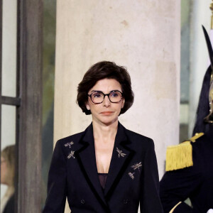 Rachida Dati était aussi de la partie et a encore une fois marqué des points mode avec un tailleur noir qui mettait en avant sa taille de guêpe.
Rachida Dati, ministre de la Culture lors de l'accueil par le couple présidentiel français du président du Kazakhstan au palais de l'Elysée à Paris pour un dîner d'état le 5 novembre 2024. © Dominique Jacovides / Bestimage