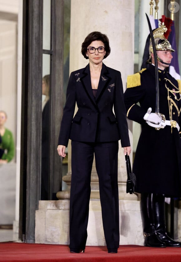 Rachida Dati était aussi de la partie et a encore une fois marqué des points mode avec un tailleur noir qui mettait en avant sa taille de guêpe.
Rachida Dati, ministre de la Culture lors de l'accueil par le couple présidentiel français du président du Kazakhstan au palais de l'Elysée à Paris pour un dîner d'état le 5 novembre 2024. © Dominique Jacovides / Bestimage