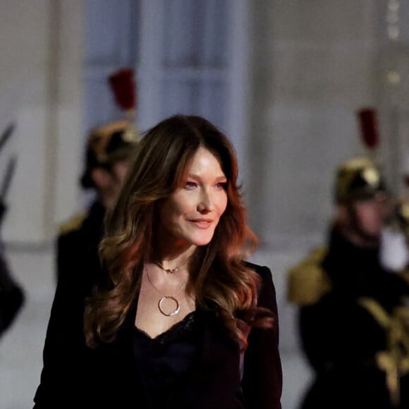 Carla Bruni-Sarkozy lors de l'accueil par le couple présidentiel français du président du Kazakhstan au palais de l'Elysée à Paris pour un dîner d'état le 5 novembre 2024. © Dominique Jacovides / Bestimage