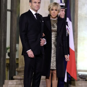 Le président Emmanuel Macron et sa femme Brigitte Macron lors de l'accueil par le couple présidentiel français du président du Kazakhstan au palais de l'Elysée à Paris pour un dîner d'état le 5 novembre 2024. © Dominique Jacovides / Bestimage