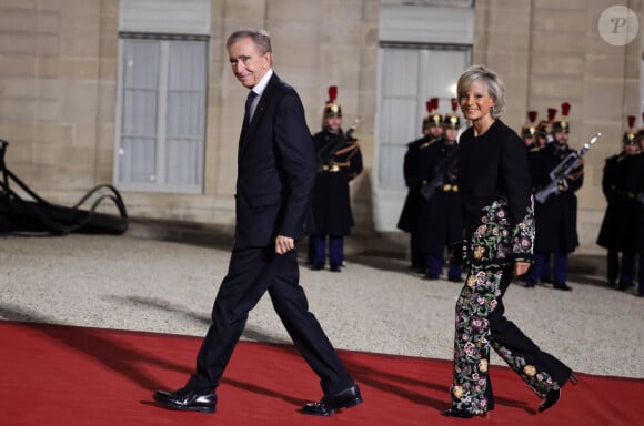 Bernard Arnault, Pdg de LVMH et sa femme Hélène Mercier-Arnault lors de l'accueil par le couple présidentiel français du président du Kazakhstan au palais de l'Elysée à Paris pour un dîner d'état le 5 novembre 2024. © Dominique Jacovides / Bestimage