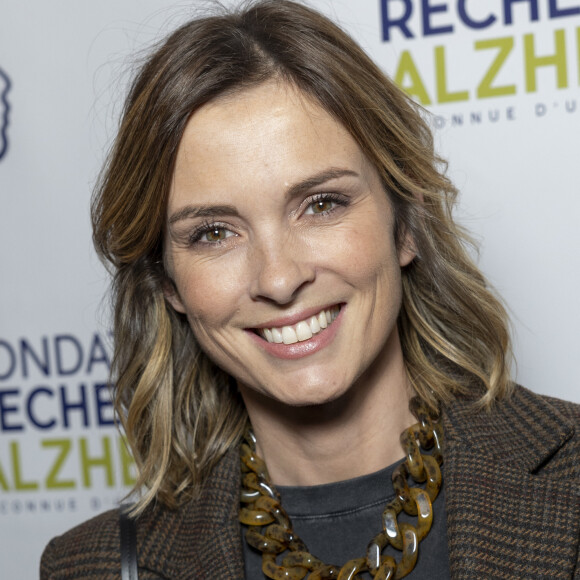 Isabelle Ithurburu au photocall du concert du gala des 20 ans de la fondation Recherche Alzheimer "2 générations chantent pour la 3ème" à l'Olympia à Paris le 18 mars 2024. © Cyril Moreau / Bestimage