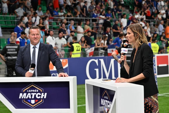 Christian Califano et Isabelle Ithurburu (jouranlistes TF1) - RUGBY : France vs Ecosse (30-27) - Match préparatif pour la coupe du monde 2023 à Saint-Étienne le 12 août 2023. © Frédéric Chambert / Panoramic / Bestimage 