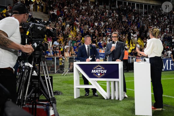 Fabien Galthie ( entraineur France ) - Isabelle Ithurburu - Christian Califano Test match international de rugby à XV avant la Coupe du monde entre la France et les Fidji au stade de la Beaujoire à Nantes, France, le 19 août 2023. la France a gagné 34-17. © Federico Pestellini/Panoramic/Bestimage 