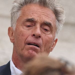 Gérard Holtz - Sortie des obsèques de P.Laffont dans la salle de la Coupole du cimetière du Père-Lachaise à Paris, le 23 août 2024. L'animateur de télévision est décédé le 7 août 2024 à l'âge de 84 ans. © Dominique Jacovides / Bestimage