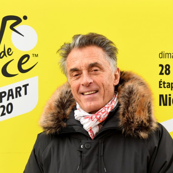 Gérard Holtz - Christian Estrosi, le maire de Nice, et Gérard Holtz assistent au dévoilement du compte à rebours Tissot du Grand Départ du Tour de France au marché de Noël à Nice, le 11 décembre 2019. © Bruno Bebert / Bestimage.