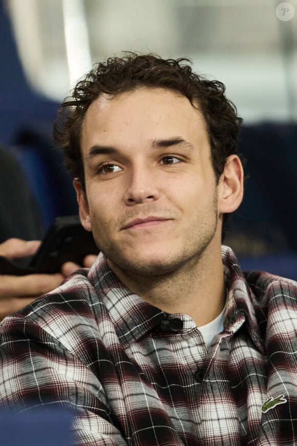 Théo Curin - Célébrités assistent au match de Ligue des champions entre le PSG et l'Atlético de Madrid au Parc des Princes à Paris le 6 novembre 2024. © Cyril Moreau/Bestimage