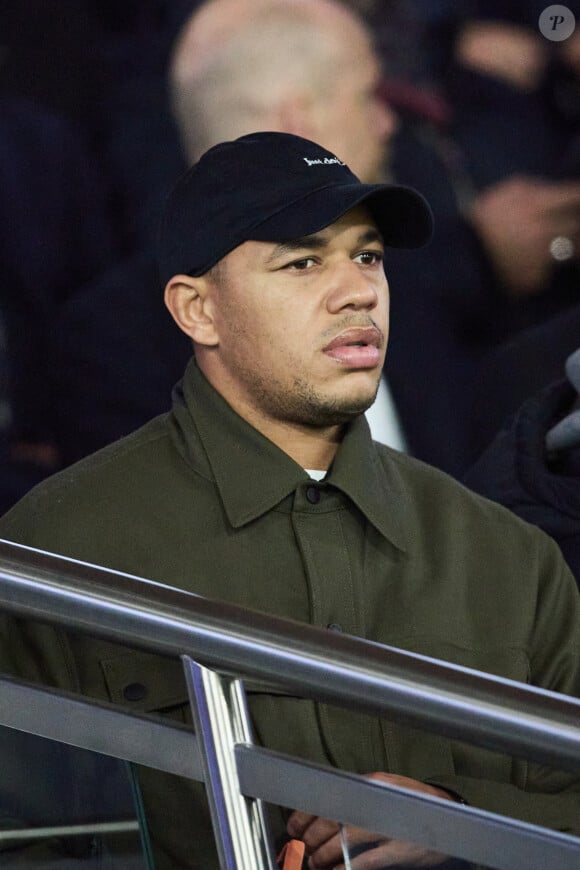 Gaël Fickou - Célébrités assistent au match de Ligue des champions entre le PSG et l'Atlético de Madrid au Parc des Princes à Paris le 6 novembre 2024. © Cyril Moreau/Bestimage