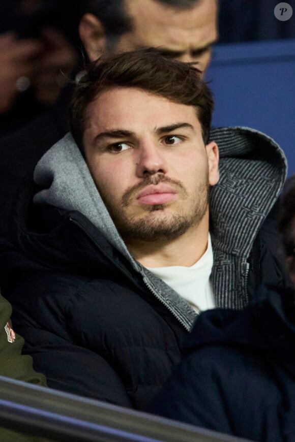 Antoine Dupont - Célébrités assistent au match de Ligue des champions entre le PSG et l'Atlético de Madrid au Parc des Princes à Paris le 6 novembre 2024. © Cyril Moreau/Bestimage