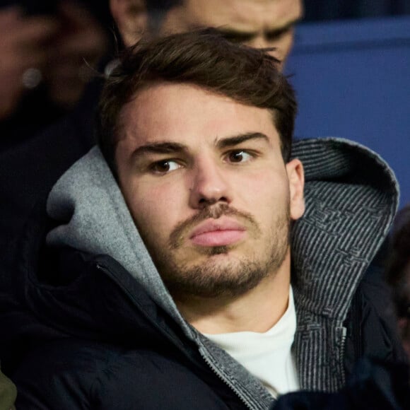 Antoine Dupont - Célébrités assistent au match de Ligue des champions entre le PSG et l'Atlético de Madrid au Parc des Princes à Paris le 6 novembre 2024. © Cyril Moreau/Bestimage