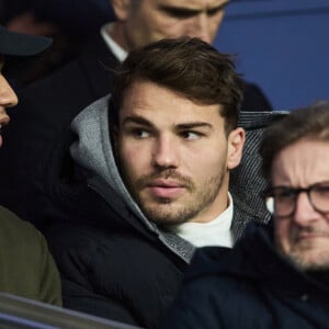 Les deux joueurs du XV de France, Gaël Fickou et Antoine Dupont se sont offerts une soirée au Parc des Princes

Gaël Fickou, Antoine Dupont - Célébrités assistent au match de Ligue des champions entre le PSG et l'Atlético de Madrid au Parc des Princes à Paris le 6 novembre 2024. © Cyril Moreau/Bestimage