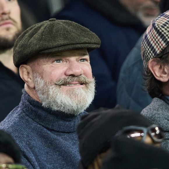 Philippe Etchebest et Paul Pairet - Célébrités assistent au match de Ligue des champions entre le PSG et l'Atlético de Madrid au Parc des Princes à Paris le 6 novembre 2024. © Cyril Moreau/Bestimage