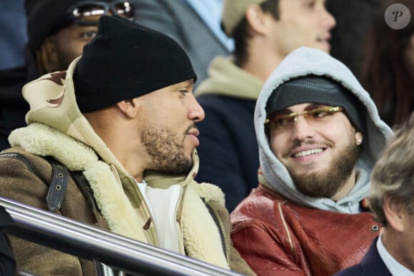 Ciryl Gane - Célébrités assistent au match de Ligue des champions entre le PSG et l'Atlético de Madrid au Parc des Princes à Paris le 6 novembre 2024. © Cyril Moreau/Bestimage