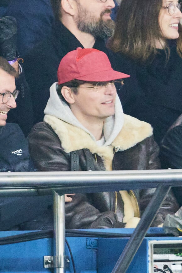 Raphaël Quenard - Célébrités assistent au match de Ligue des champions entre le PSG et l'Atlético de Madrid au Parc des Princes à Paris le 6 novembre 2024. © Cyril Moreau/Bestimage