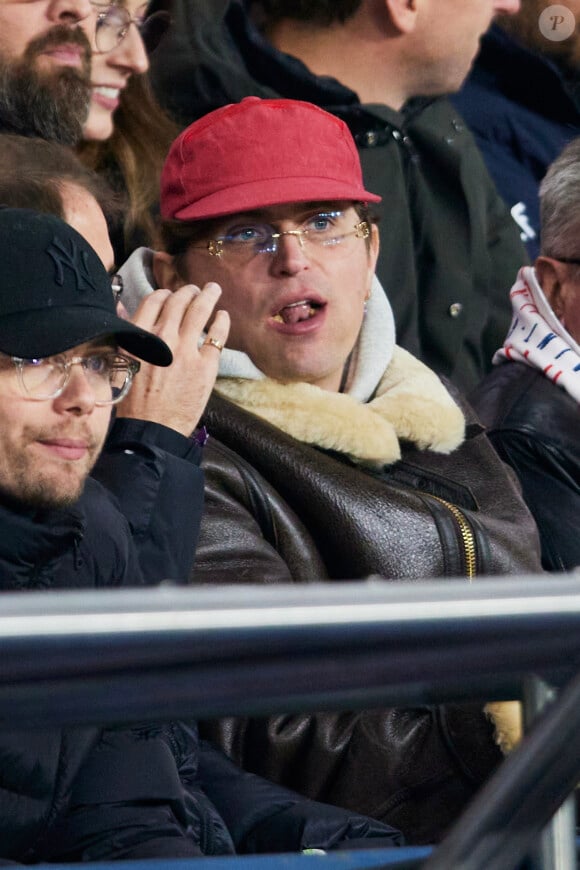 Raphaël Quenard - Célébrités assistent au match de Ligue des champions entre le PSG et l'Atlético de Madrid au Parc des Princes à Paris le 6 novembre 2024. © Cyril Moreau/Bestimage