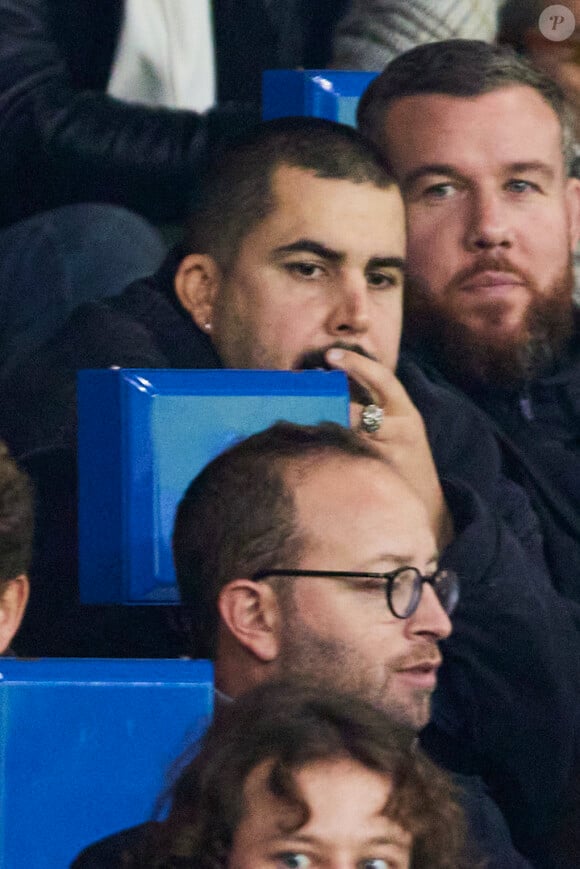 Artus - Célébrités assistent au match de Ligue des champions entre le PSG et l'Atlético de Madrid au Parc des Princes à Paris le 6 novembre 2024. © Cyril Moreau/Bestimage