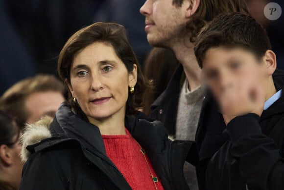 Amélie Oudéa-Castéra et son fils Pierre - Célébrités assistent au match de Ligue des champions entre le PSG et l'Atlético de Madrid au Parc des Princes à Paris le 6 novembre 2024. © Cyril Moreau/Bestimage