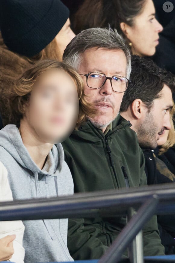 Jean-Luc Lemoine et son fils Gaspard - Célébrités assistent au match de Ligue des champions entre le PSG et l'Atlético de Madrid au Parc des Princes à Paris le 6 novembre 2024. © Cyril Moreau/Bestimage