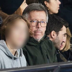 Jean-Luc Lemoine et son fils Gaspard - Célébrités assistent au match de Ligue des champions entre le PSG et l'Atlético de Madrid au Parc des Princes à Paris le 6 novembre 2024. © Cyril Moreau/Bestimage