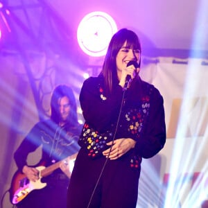 Exclusif - Clara Luciani en concert très privé organisé par la radio Kiss FM au Château de Crémat à Nice, France, le 10 janvier 2022. © Bruno Bebert/Bestimage 