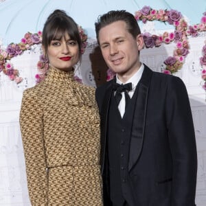 En 2023 en plus de son mariage avec Alex Kapranos, la célèbre chanteuse a également donné naissance à son premier enfant qu'elle préserve jalousement des médias.
Clara Luciani et son compagnon Alex Kapranos - Photocall du 40ème Gala de Charité AROP (Association pour le Rayonnement de l'Opéra de Paris) à l'Opera Garnier à Paris le 27 février 2020. © Pierre Perusseau/Bestimage