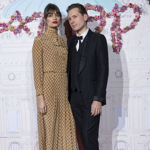 Clara Luciani et son compagnon Alex Kapranos - Photocall du 40ème Gala de Charité AROP (Association pour le Rayonnement de l'Opéra de Paris) à l'Opera Garnier à Paris le 27 février 2020. © Pierre Perusseau/Bestimage