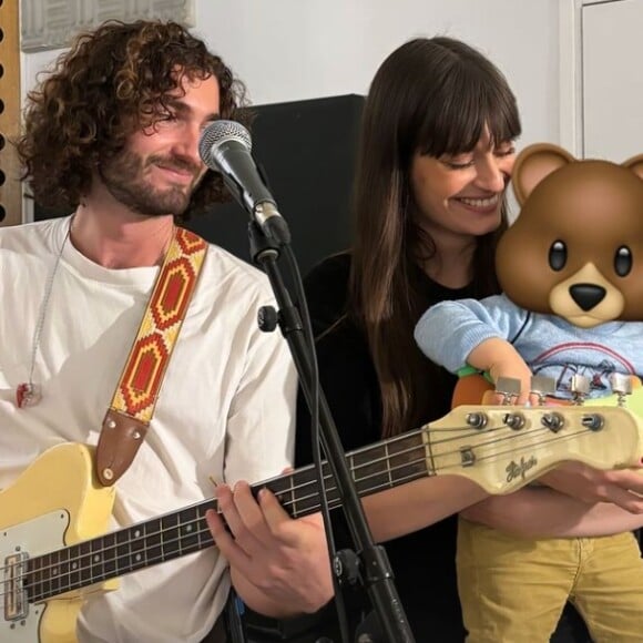 Mais contre toute attente ce mercredi 6 novembre 2024, l'interprète de "La Grenade" s'est immortalisée avec son bambin qui a visiblement bien grandi.
Clara Luciani immortalisée avec son fils sur Instagram (Capture)