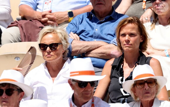 Muriel Robin et sa femme Anne Le Nen - Célébrités dans les tribunes des Internationaux de France de tennis de Roland Garros 2024 à Paris le 7 juin 2024. © Jacovides-Moreau/Bestimage 