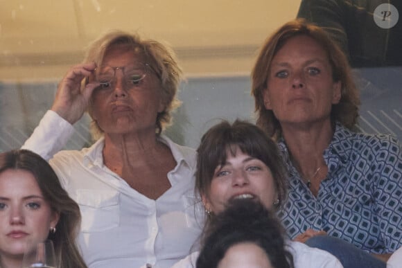 Muriel Robin et sa femme Anne Le Nen dans les tribunes des Internationaux de France de tennis de Roland Garros 2024 à Paris le 4 juin 2024. © Jacovides-Moreau/Bestimage 