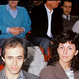 La première est l'une des enfants de Jean-Jacques Goldman et de Catherine Morlet
Jean-Jacques Goldman et son ex-femme Catherine à Bercy en 1990