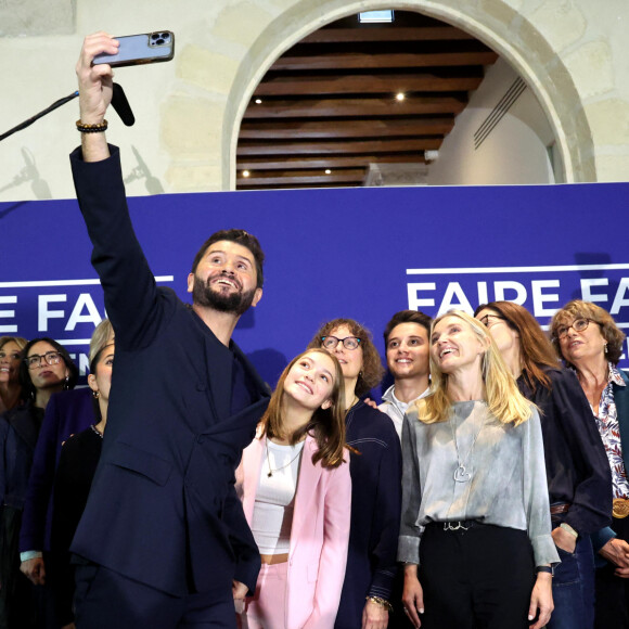 Ophélie Meunier, Agathe Auproux, Christophe Beaugrand, Anne Genetet, Miel Abitbol, Zoé Clauzure - G.Attal lance sa fondation "Faire Face", contre le harcèlement scolaire, au Philanthro-Lab à Paris, le 6 novembre 2024. A cette occasion, l'ancien Premier ministre était entouré d'Ophélie Meunier, Béatrice Le Blay, dont le fils Nicolas s'est suicidé en septembre 2023, Elian Potier, ancienne victime, la ministre de l'Éducation Anne Genetet. © Dominique Jacovides / Bestimage