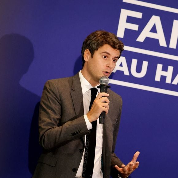 Gabriel Attal - G.Attal lance sa fondation "Faire Face", contre le harcèlement scolaire, au Philanthro-Lab à Paris, le 6 novembre 2024. A cette occasion, l'ancien Premier ministre était entouré d'Ophélie Meunier, Béatrice Le Blay, dont le fils Nicolas s'est suicidé en septembre 2023, Elian Potier, ancienne victime, la ministre de l'Éducation Anne Genetet. © Dominique Jacovides / Bestimage